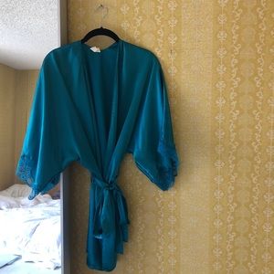 VTG VICTORIAS SECRET SHORT SATIN ROBE